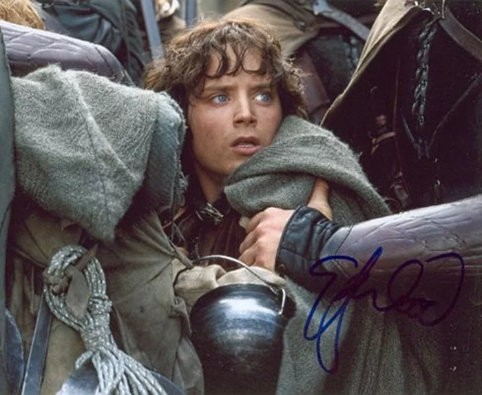 Elijah Wood autograph