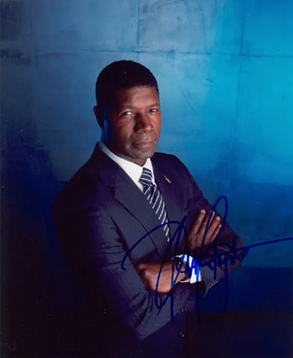 Dennis Haysbert autograph
