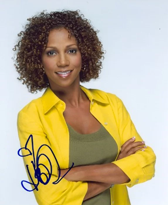 Holly Robinson-Peete autograph