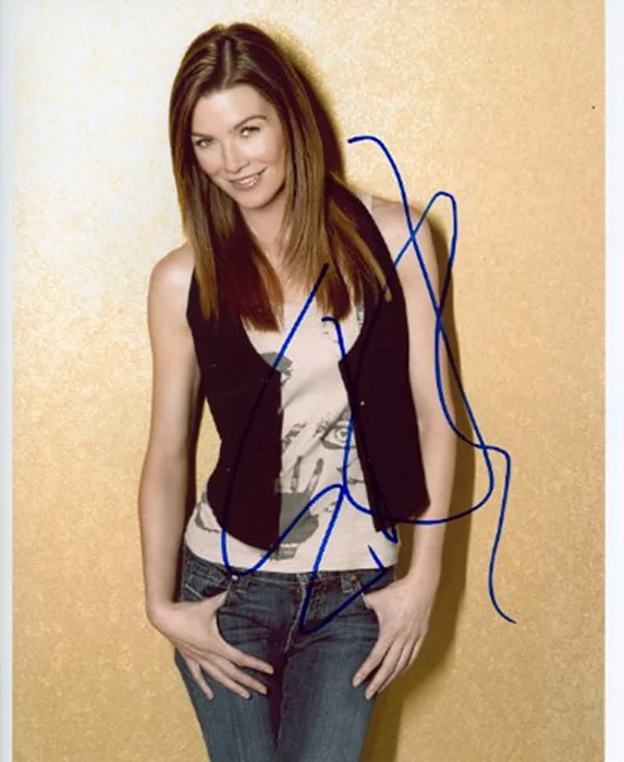 Ellen Pompeo autograph