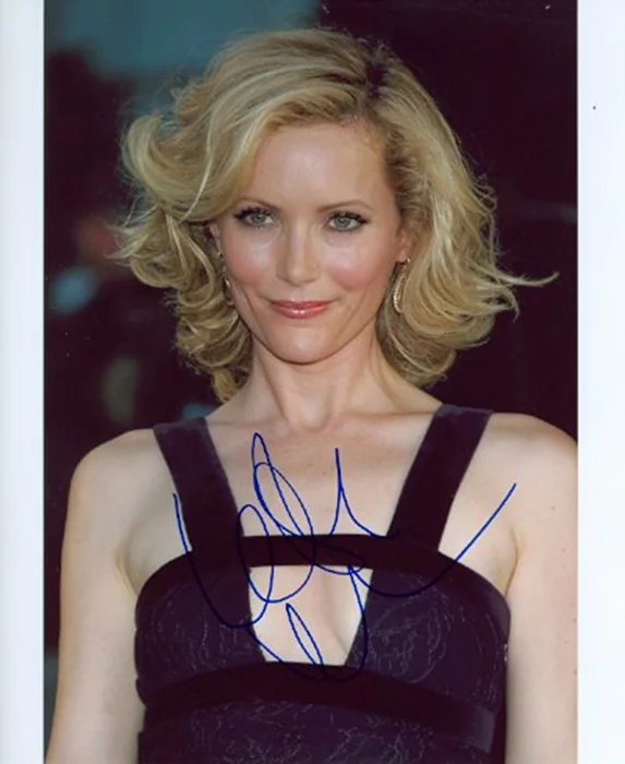 Leslie Mann autograph