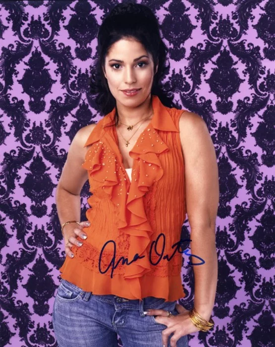 Ana Ortiz autograph