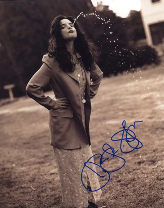 Julia Louis Dreyfus autograph