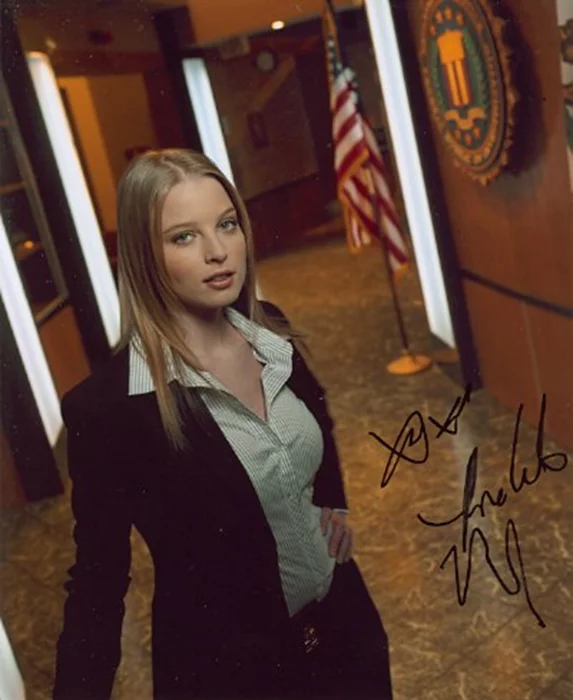 Rachel Nichols autograph