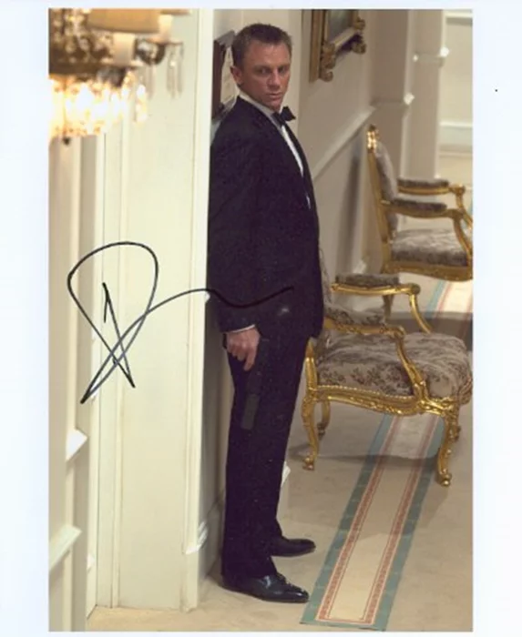 Daniel Craig autograph