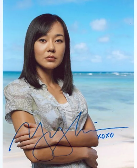 Yunjin Kim autograph