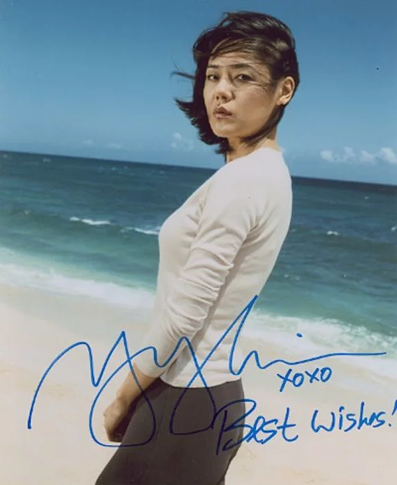 Yunjin Kim autograph