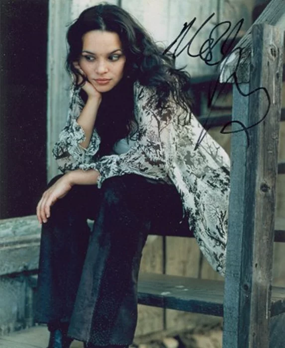 Norah Jones autograph