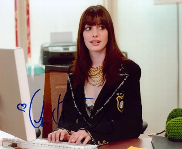 Anne Hathaway autograph