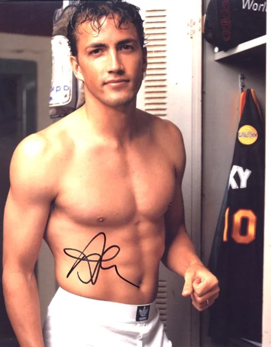 Andrew Shue autograph