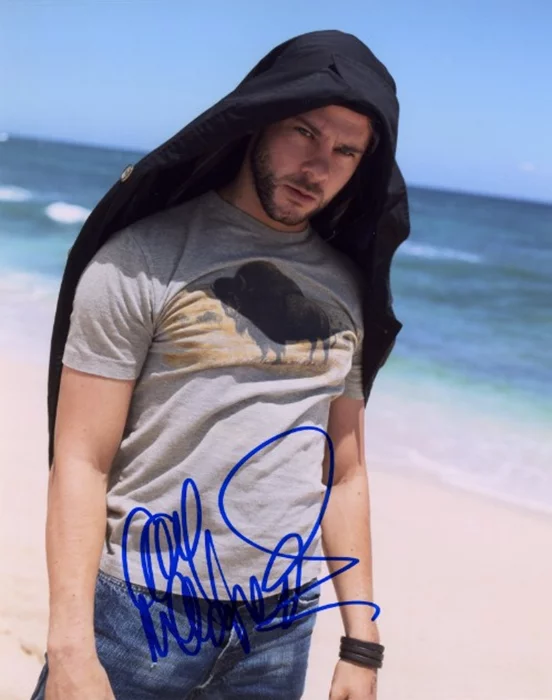 Dominic Monaghan autograph