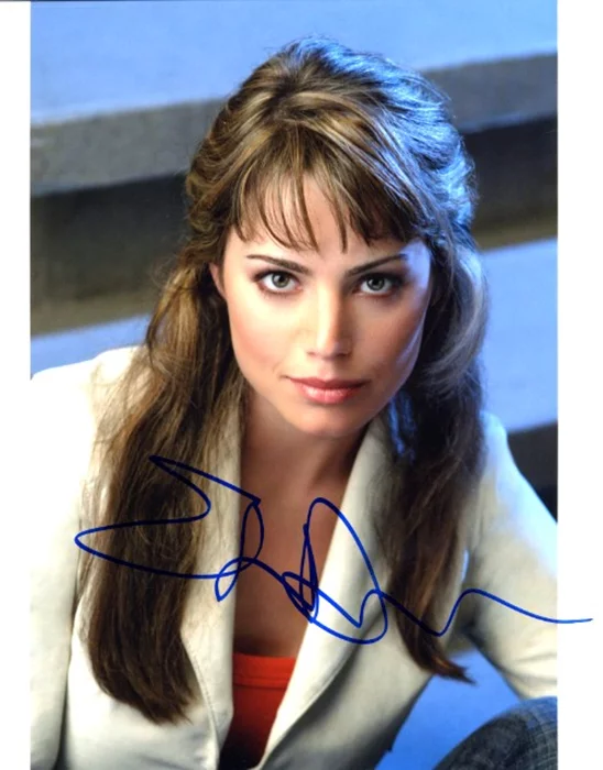 Erica Durance autograph