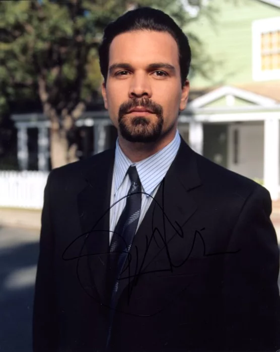 Ricardo Chavira autograph