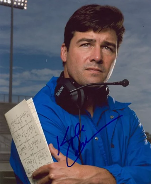 Kyle Chandler autograph