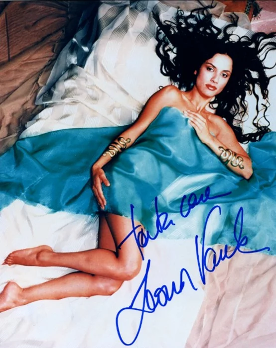 Leonor Varela autograph