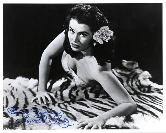Laurette Luez autograph