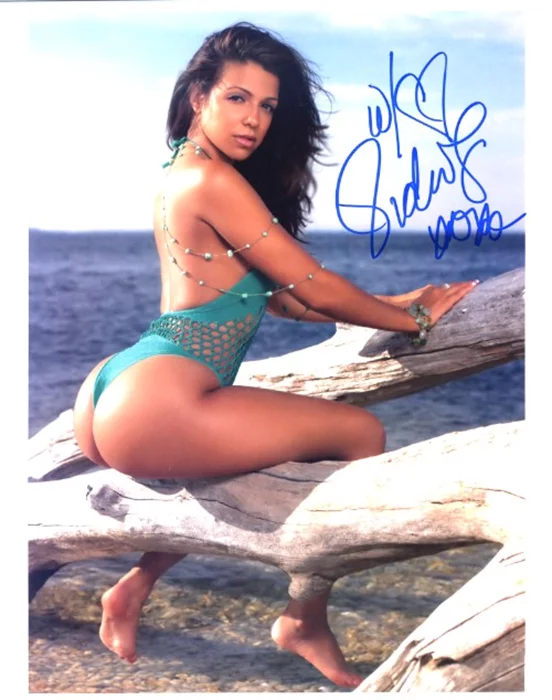 Vida Guerra autograph