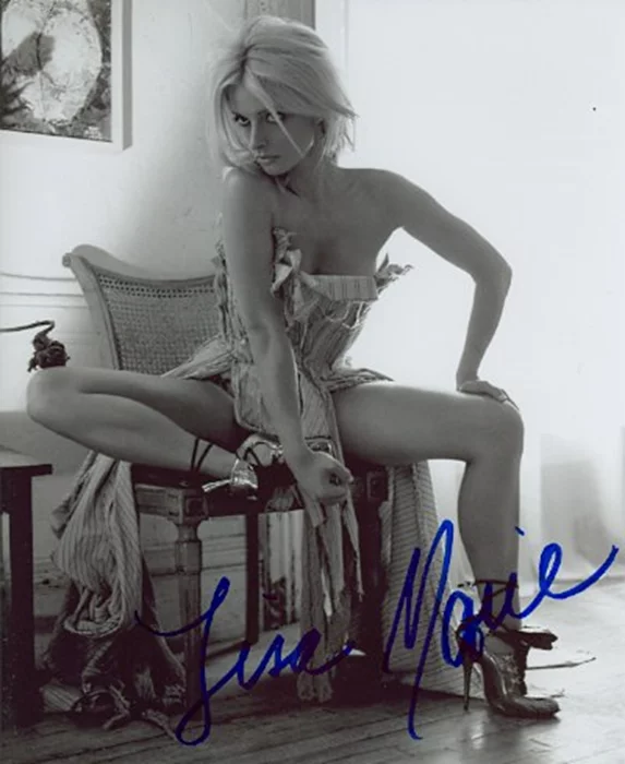 Lisa Marie autograph