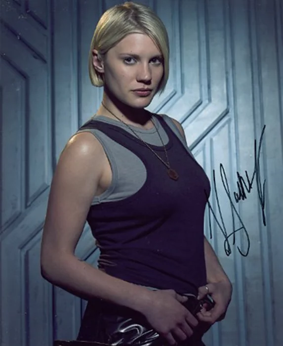 Katee Sackhoff autograph