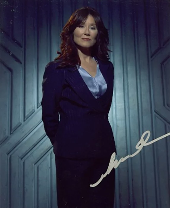 Mary McDonnell autograph