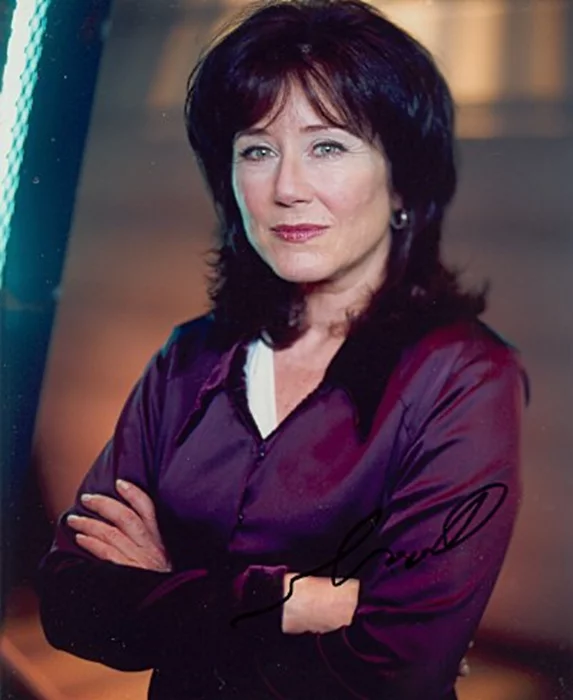 Mary McDonnell autograph