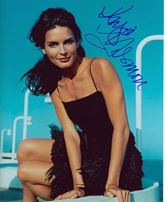 Angie Harmon autograph