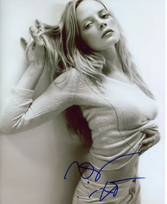 Marley Shelton autograph