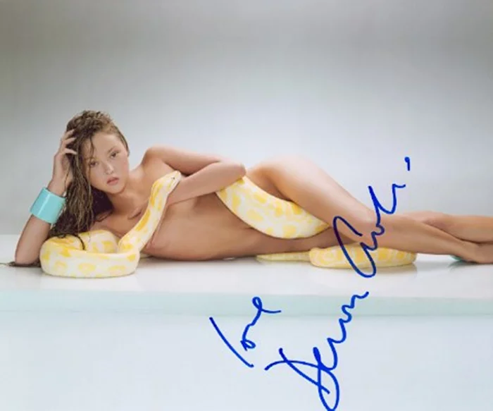 Devon Aoki autograph