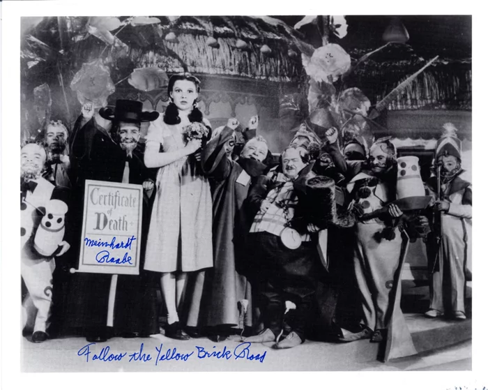 Meinhardt Raabe autograph