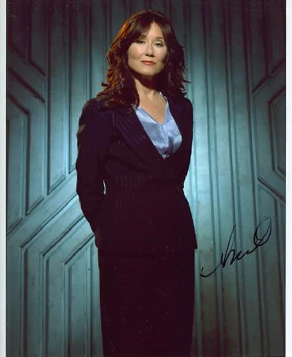 Mary McDonnell autograph
