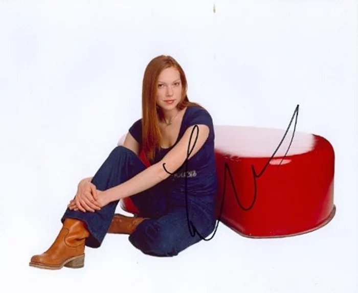 Laura Prepon autograph