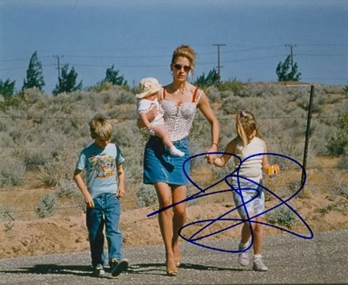 Julia Roberts autograph