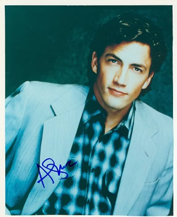 Andrew Shue autograph