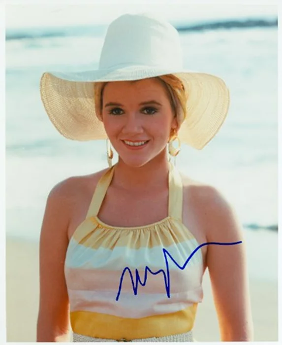 Mare Winningham autograph