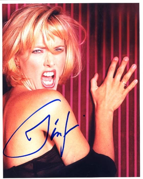 Tea Leoni autograph