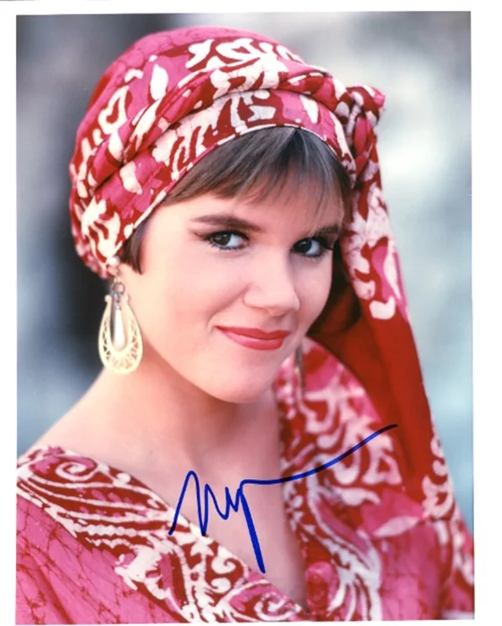 Mare Winningham autograph