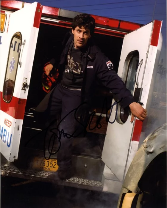 Tom Everett Scott autograph