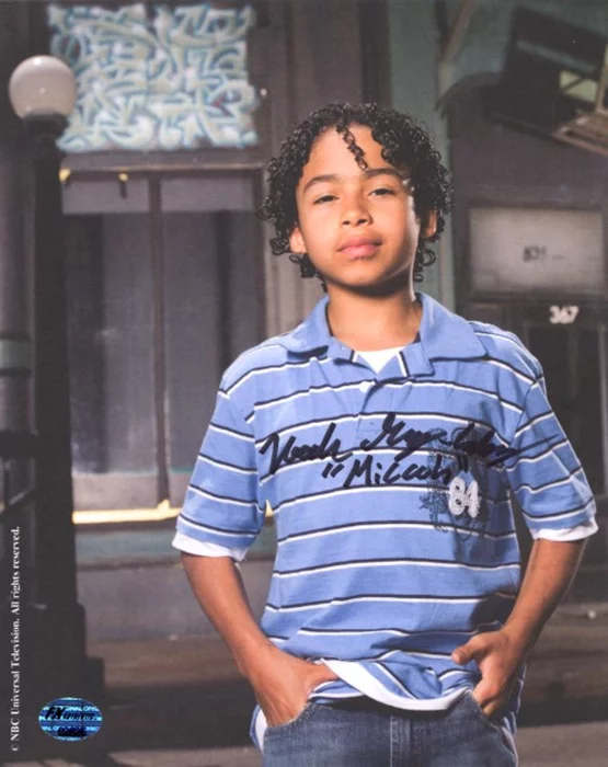 Noah Gray-Cabey autograph