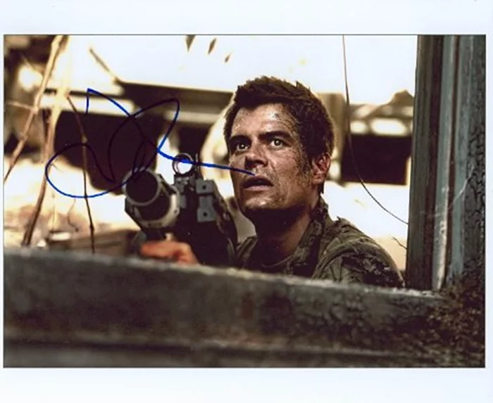 Josh Duhamel autograph