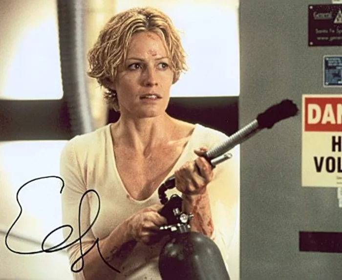Elisabeth Shue autograph