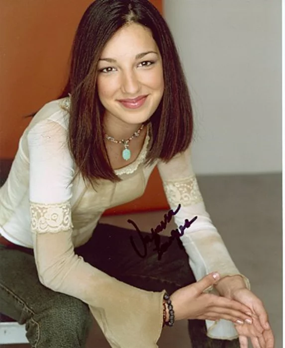 Vanessa Lengies autograph