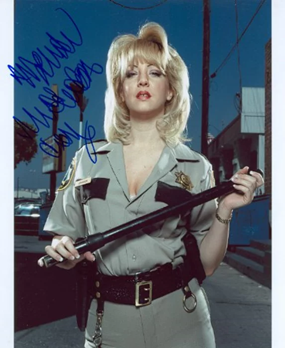 Wendi McLendon-Covey autograph