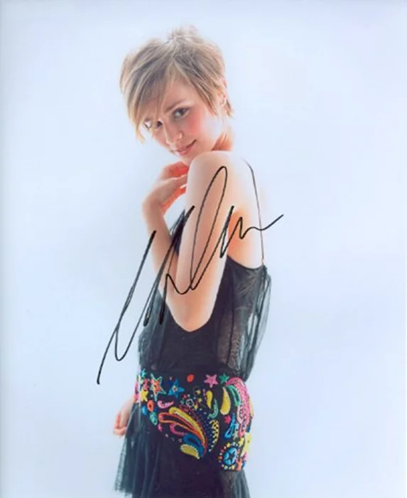 Alison Lohman autograph