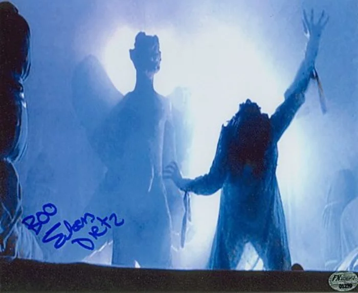 Eileen Dietz autograph