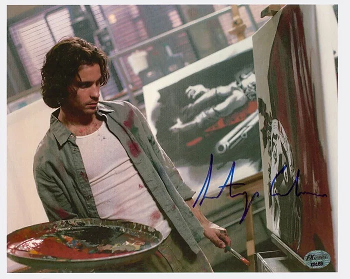 Santiago Cabrera autograph