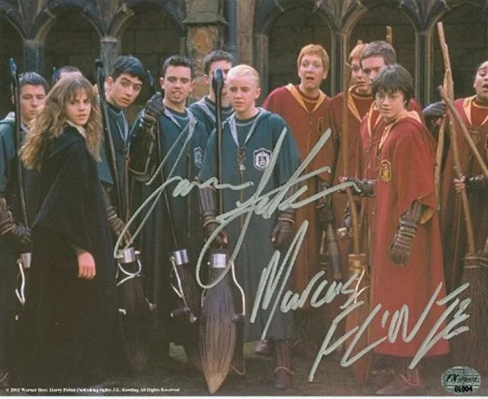 Jamie Yeates autograph