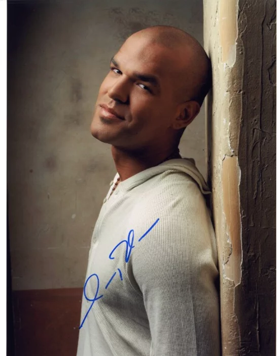 Amaury Nolasco autograph