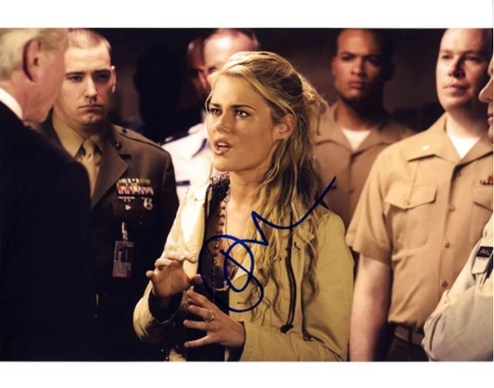 Rachael Taylor autograph
