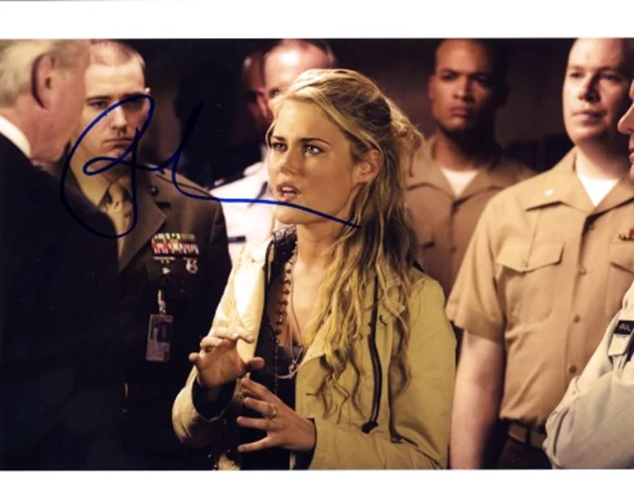Rachael Taylor autograph