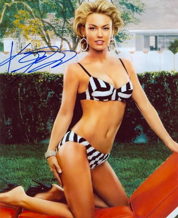 Kelly Carlson autograph